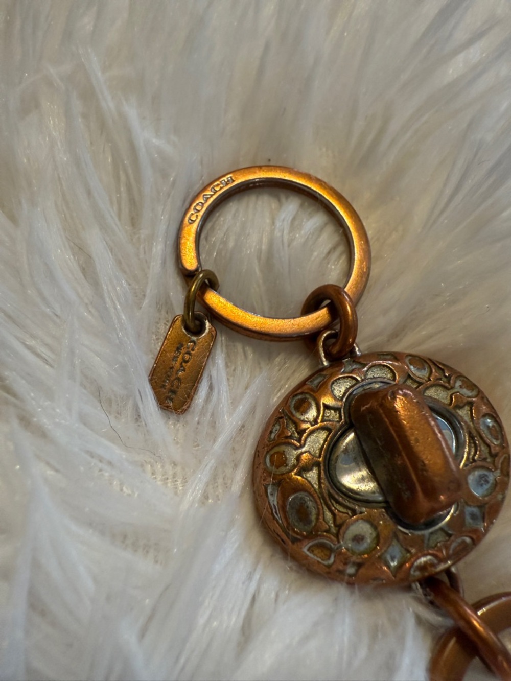 Coach Vintage Y2K Gold-Tone Turnlock Valet Keychain - Picture 2 of 5